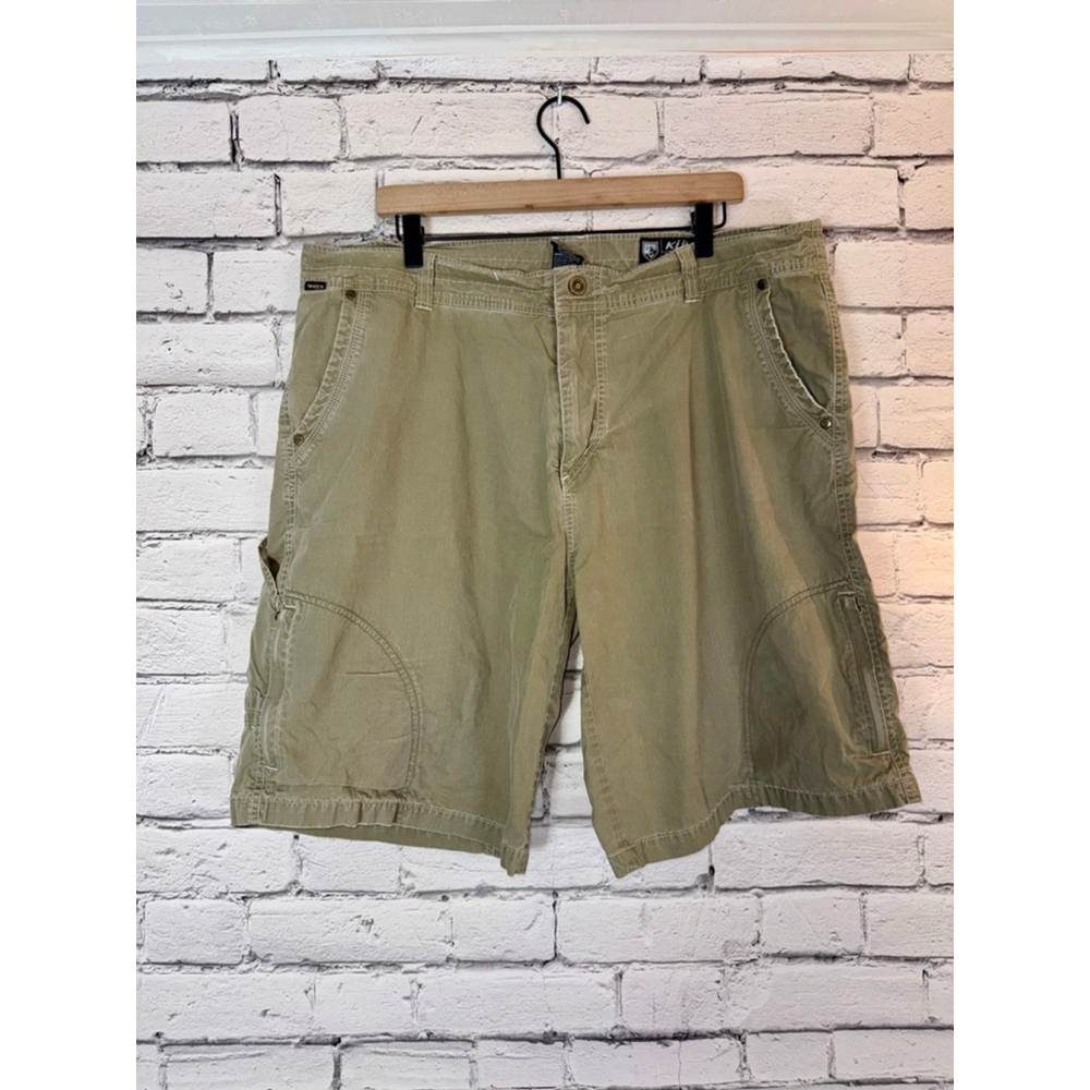 Men's KÜHL Ramblr Khaki Green Cargo Shorts size 40 Utility Shorts 9 in Inseam